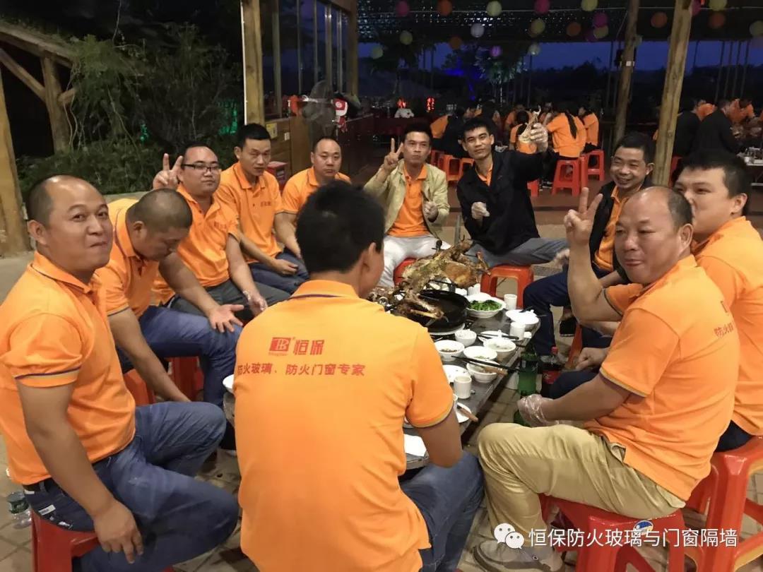 主題：“團(tuán)結(jié)”與“效率”！精誠(chéng)團(tuán)結(jié)、再創(chuàng)新高！ --記公司在2017年10月17日組織了一場(chǎng)高明盈香戶外拓展旅游活動(dòng)